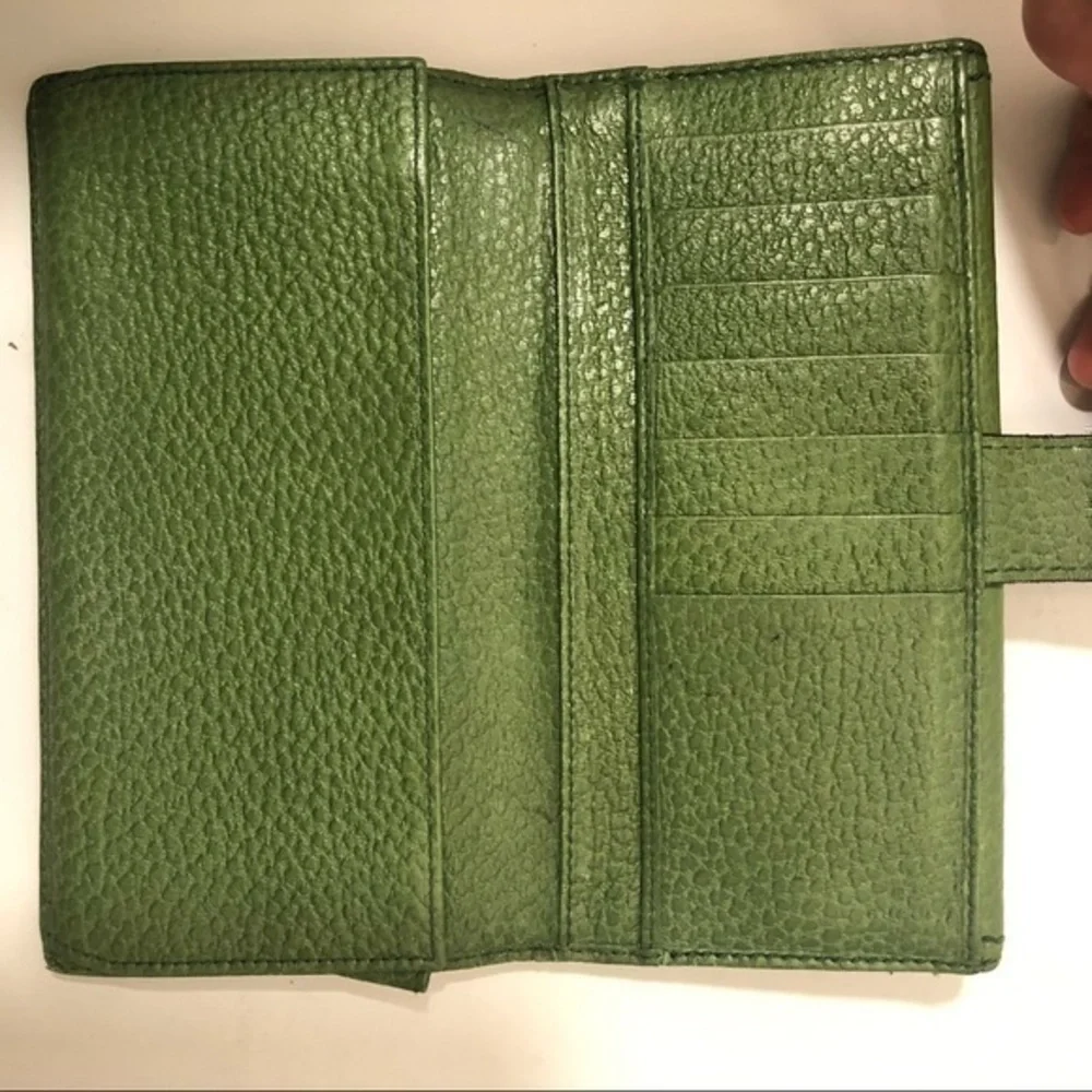 Gucci green leather wallet